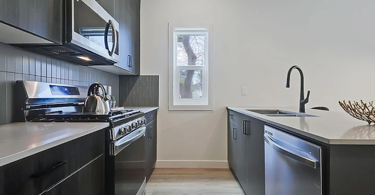 2015 26 Avenue Northwest, Calgary, AB, T2M 2G5 - 5