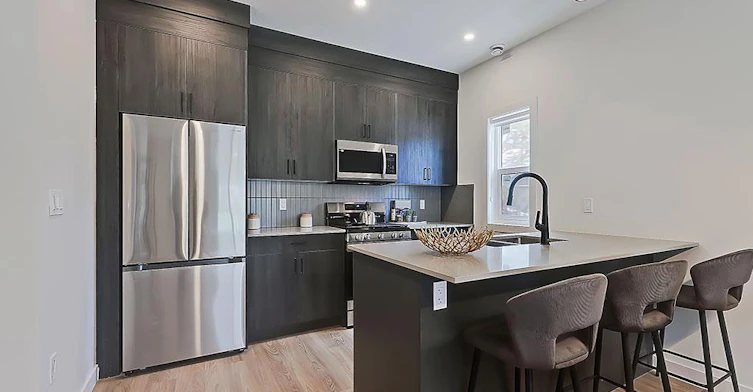 2015 26 Avenue Northwest, Calgary, AB, T2M 2G5 - 4