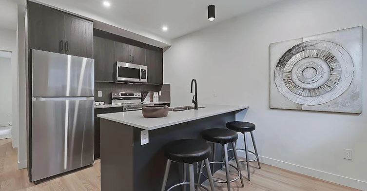 2015 26 Avenue Northwest, Calgary, AB, T2M 2G5 - 5