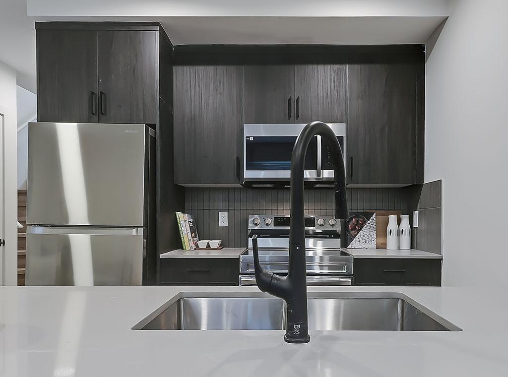 2015 26 Avenue Northwest, Calgary, AB, T2M 2G5 - 4