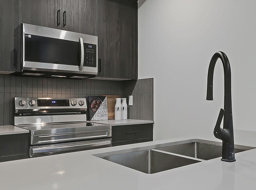 2015 26 Avenue Northwest, Calgary, AB, T2M 2G5 - 3