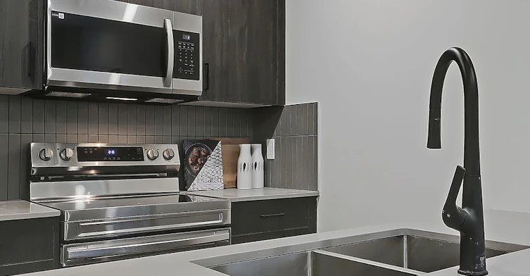 2015 26 Avenue Northwest, Calgary, AB, T2M 2G5 - 3