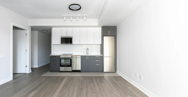 664 Spadina Avenue, Toronto, ON, M5S 2H7