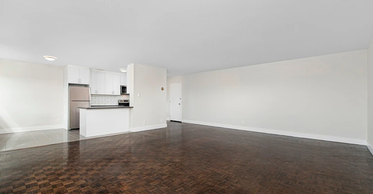 290-0305-50 Adelaide Avenue E, Oshawa, ON, L1G 1Y9 - 3