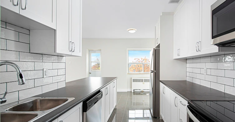 290-0305-50 Adelaide Avenue E, Oshawa, ON, L1G 1Y9 - 6