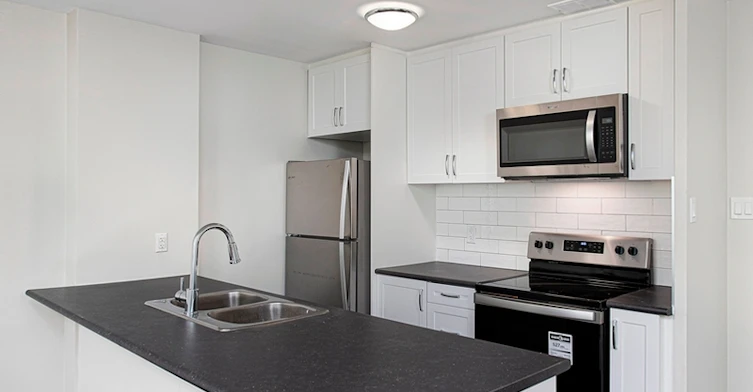 50-0403-50 Adelaide Avenue E, Oshawa, ON, L1G 1Y9 - 9