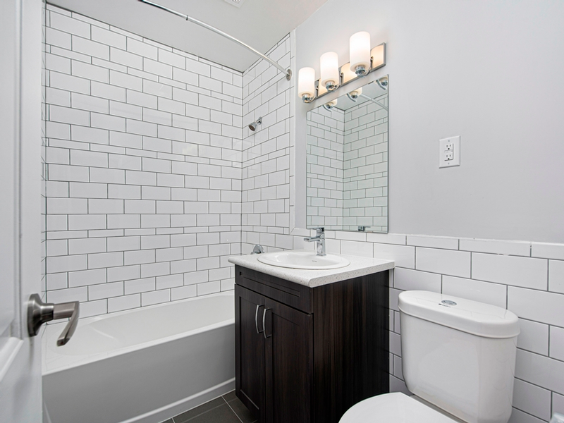 50-0403-50 Adelaide Avenue E, Oshawa, ON, L1G 1Y9 - 4