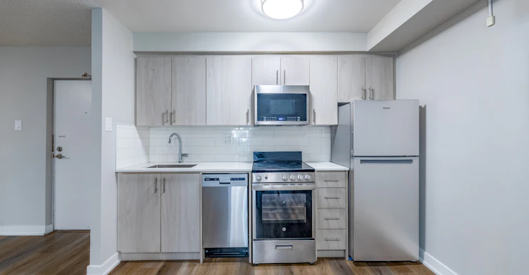 25 Sherwood Avenue, Toronto, ON, M4P 2A6 - 2