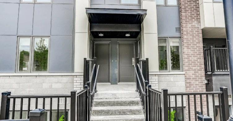 55-31 Farmstead Road, Toronto, ON, M2L 2X2 - 23