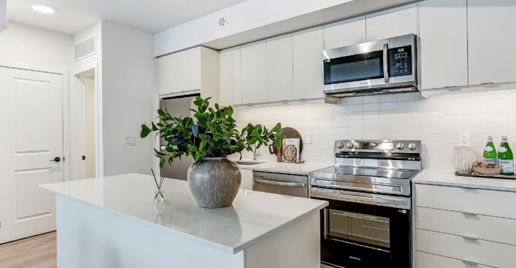 48-31 Farmstead Road, Toronto, ON, M2L 2X2 - 2