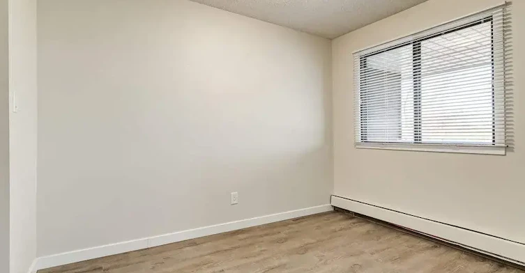 110-10910 110 Street NW, Edmonton, AB, T5H 3E4 - 9