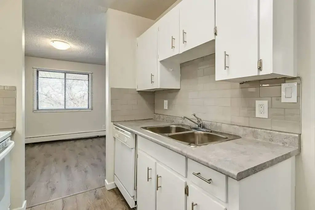 110-10910 110 Street NW, Edmonton, AB, T5H 3E4 - 8
