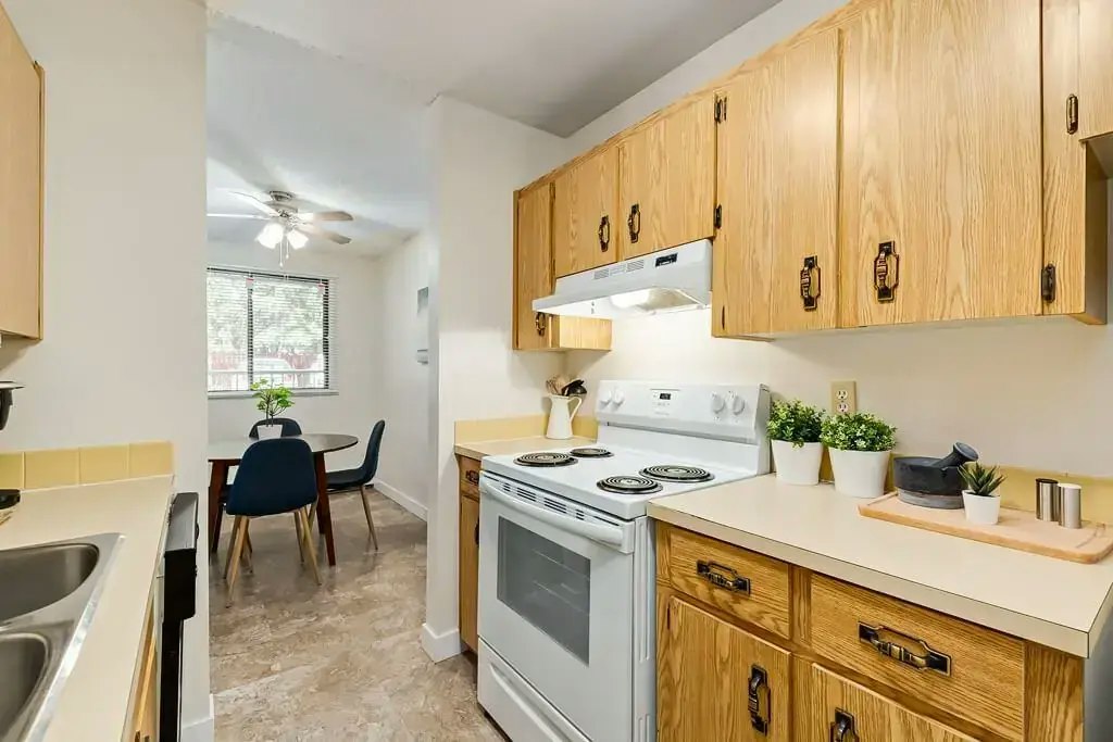 110-10910 110 Street NW, Edmonton, AB, T5H 3E4 - 24