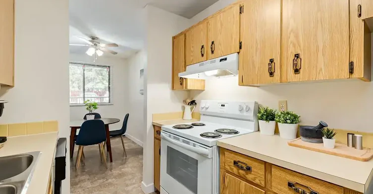 110-10910 110 Street NW, Edmonton, AB, T5H 3E4 - 24