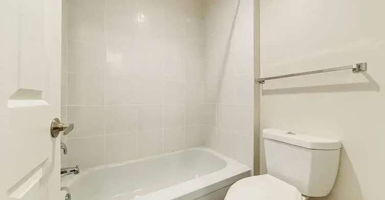 110-10910 110 Street NW, Edmonton, AB, T5H 3E4 - 16