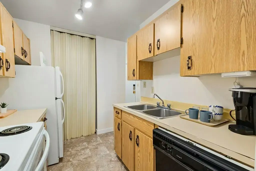 110-10910 110 Street NW, Edmonton, AB, T5H 3E4 - 27
