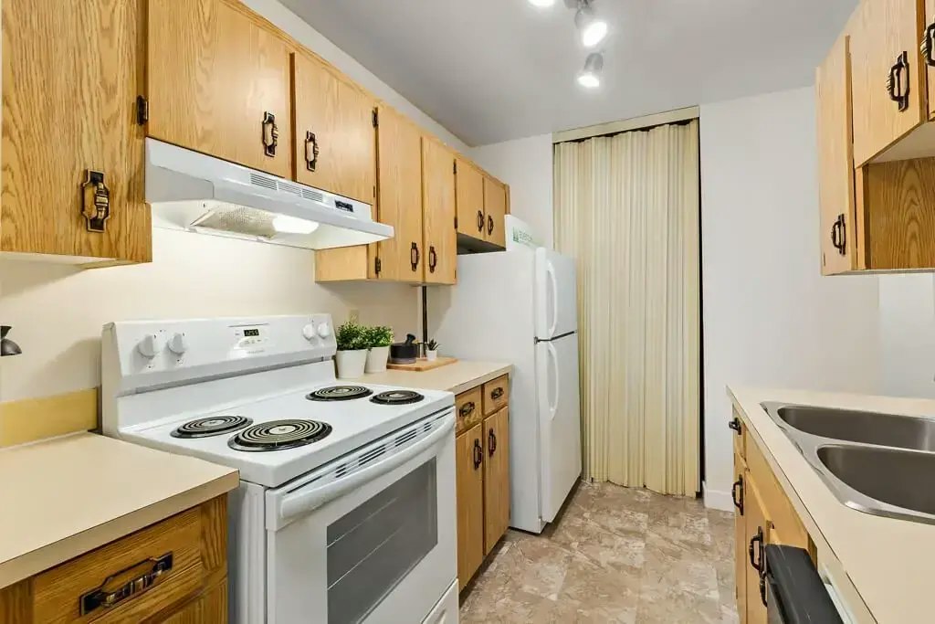110-10910 110 Street NW, Edmonton, AB, T5H 3E4 - 26