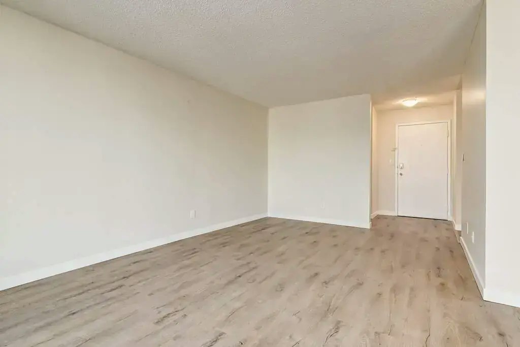 110-10910 110 Street NW, Edmonton, AB, T5H 3E4 - 11