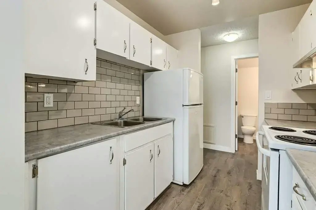 110-10910 110 Street NW, Edmonton, AB, T5H 3E4 - 7
