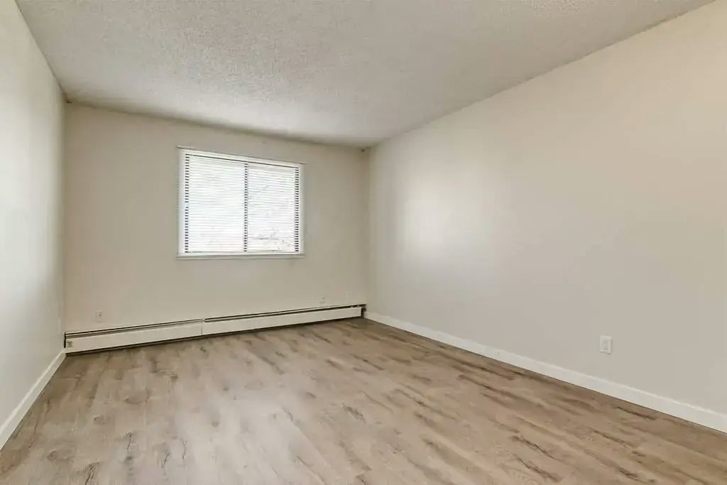 110-10910 110 Street NW, Edmonton, AB, T5H 3E4 - 13