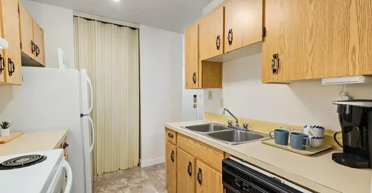 110-10910 110 Street NW, Edmonton, AB, T5H 3E4 - 27