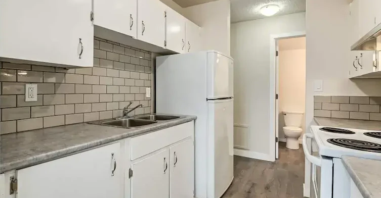 110-10910 110 Street NW, Edmonton, AB, T5H 3E4 - 7