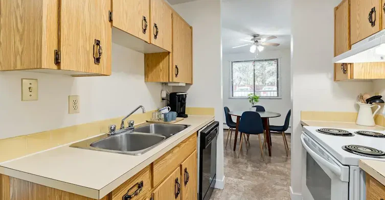 110-10910 110 Street NW, Edmonton, AB, T5H 3E4 - 25