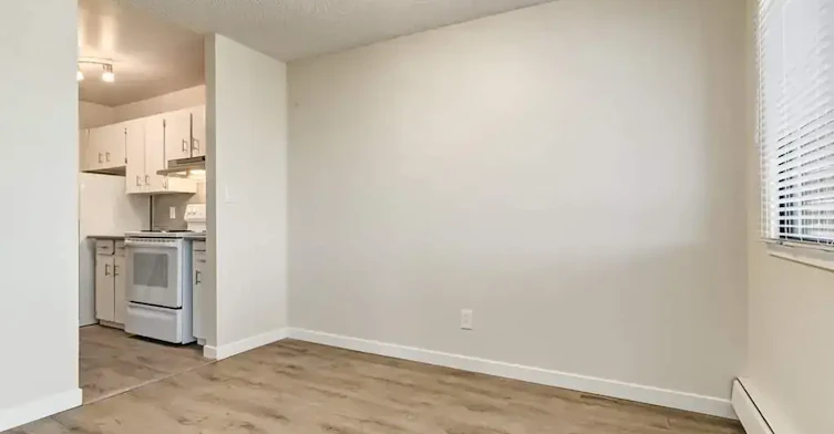 204-10910 110 Street NW, Edmonton, AB, T5H 3E4 - 10