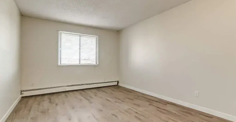 204-10910 110 Street NW, Edmonton, AB, T5H 3E4 - 13