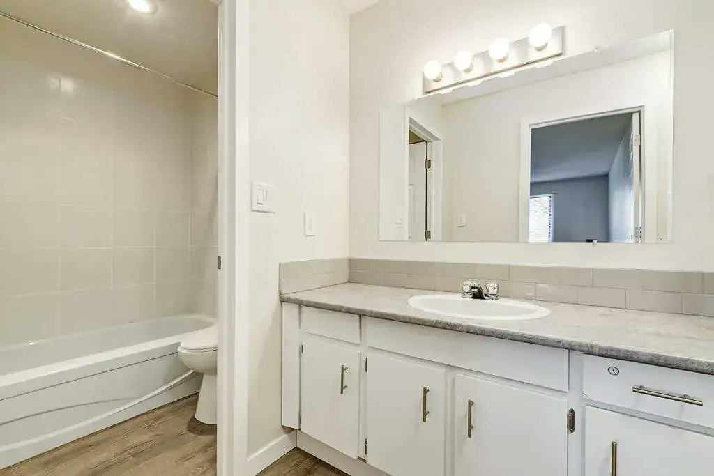 405-10910 110 Street NW, Edmonton, AB, T5H 3E4 - 15