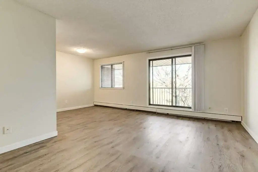 405-10910 110 Street NW, Edmonton, AB, T5H 3E4 - 12