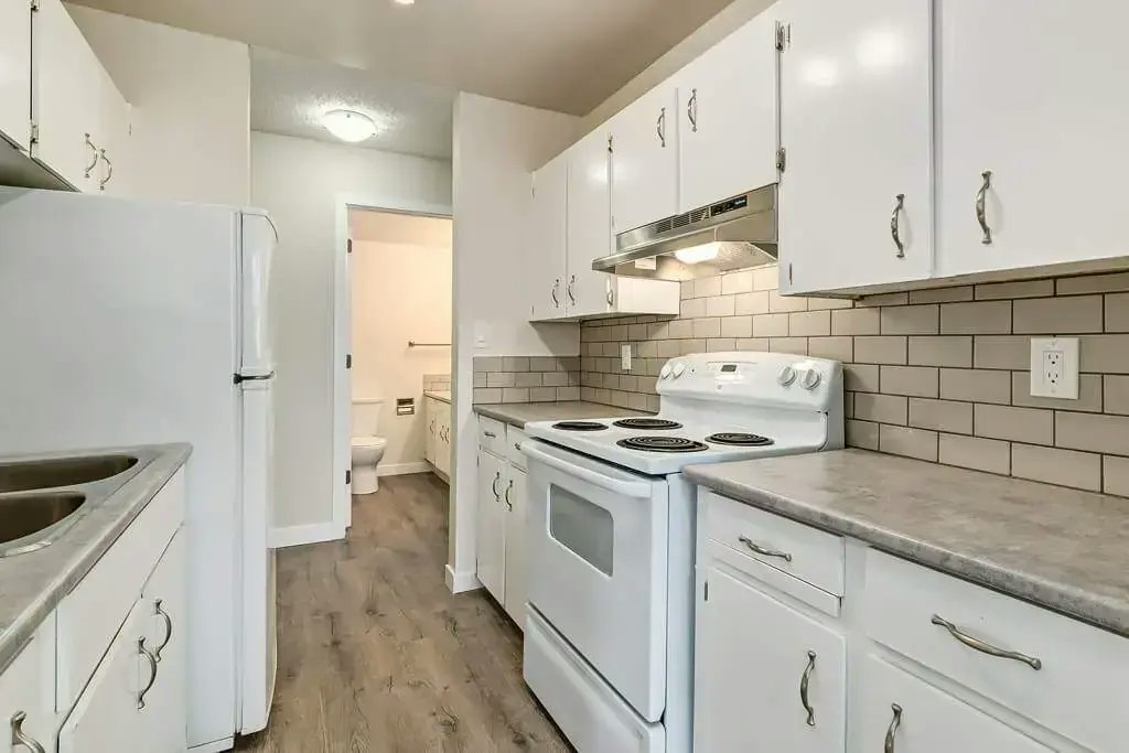 405-10910 110 Street NW, Edmonton, AB, T5H 3E4 - 6