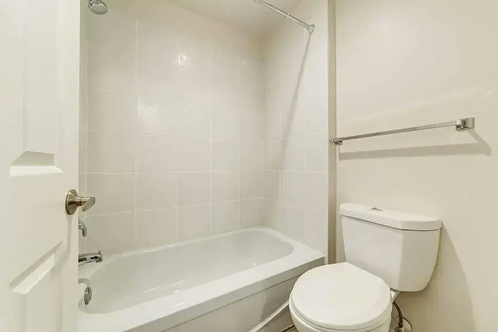 405-10910 110 Street NW, Edmonton, AB, T5H 3E4 - 16