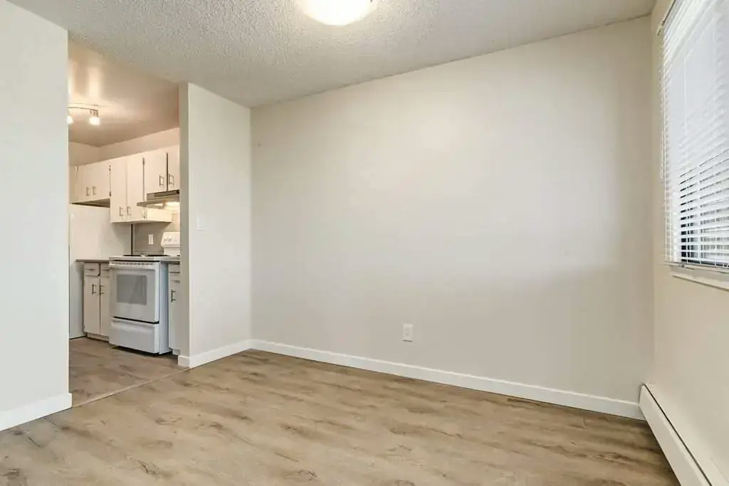 405-10910 110 Street NW, Edmonton, AB, T5H 3E4 - 10