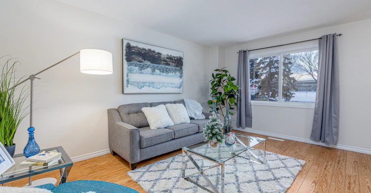 4895-4905 107 Street, Edmonton, AB, T6H 2W8 - 3