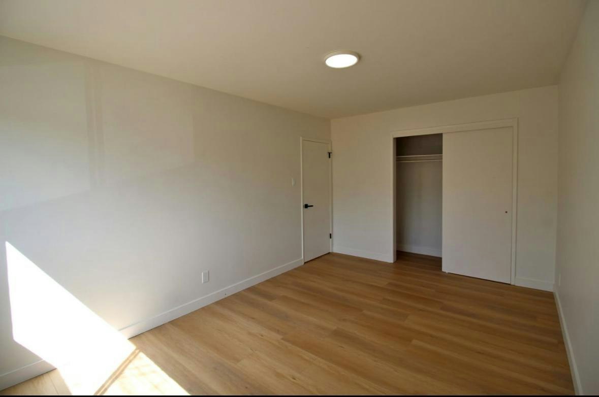 12403 117 Avenue Northwest, Edmonton, AB, T5M 3G6 - 11