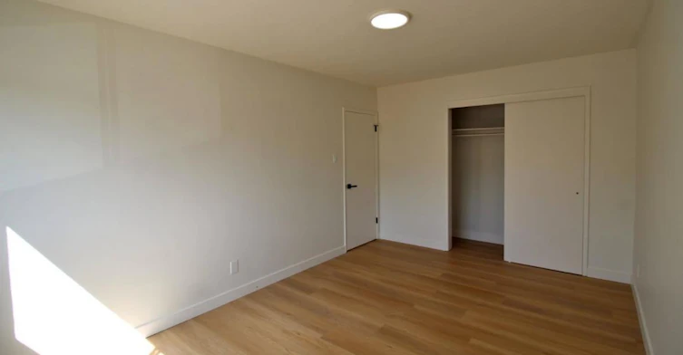 12403 117 Avenue Northwest, Edmonton, AB, T5M 3G6 - 11