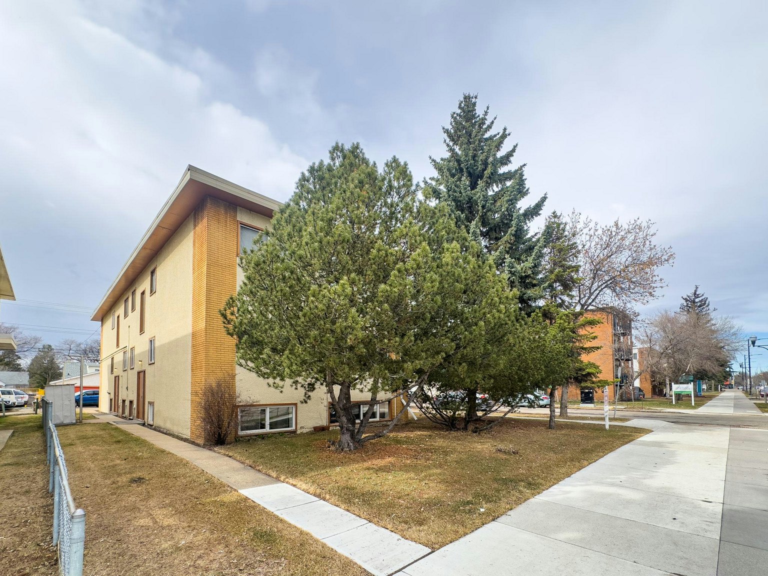 12403 117 Avenue Northwest, Edmonton, AB, T5M 3G6 - 17