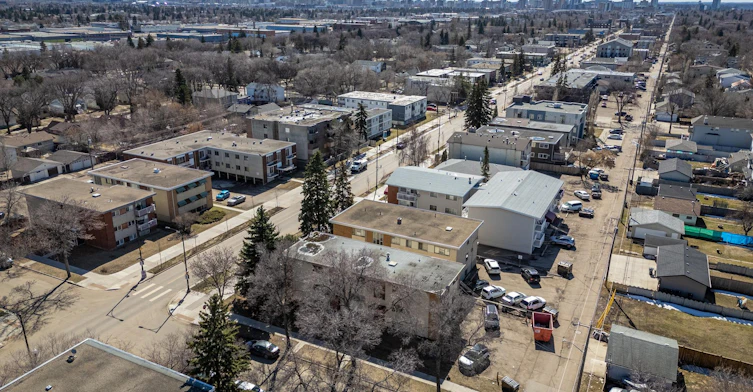 12403 117 Avenue Northwest, Edmonton, AB, T5M 3G6 - 13