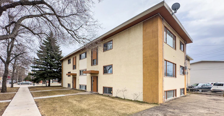 12403 117 Avenue Northwest, Edmonton, AB, T5M 3G6 - 12