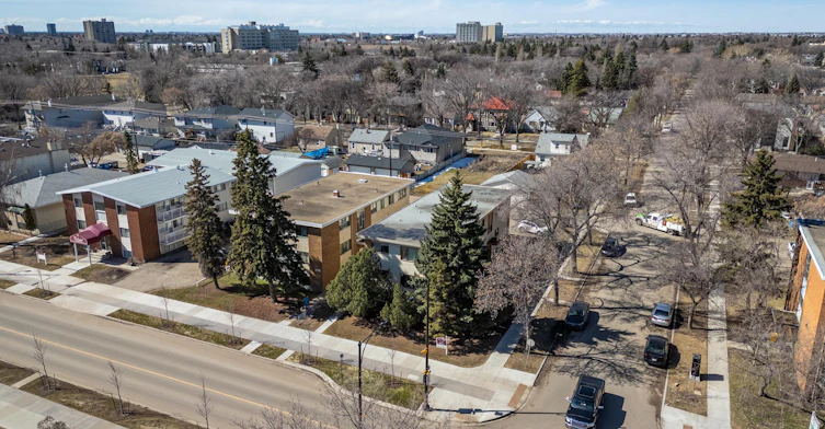 12403 117 Avenue Northwest, Edmonton, AB, T5M 3G6 - 26