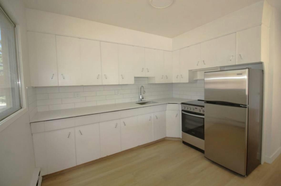12403 117 Avenue Northwest, Edmonton, AB, T5M 3G6 - 8