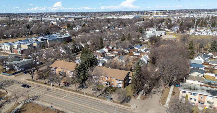 6110 118 Avenue Northwest, Edmonton, AB, T5W 1E8 - 9