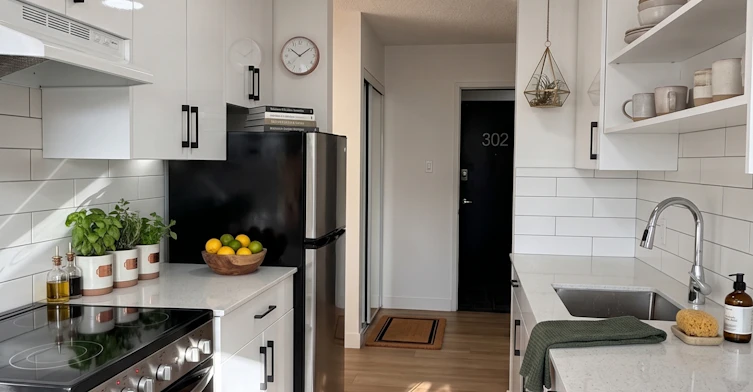 208-10630 108 Street Northwest, Edmonton, AB, T5H 3A1 - 2