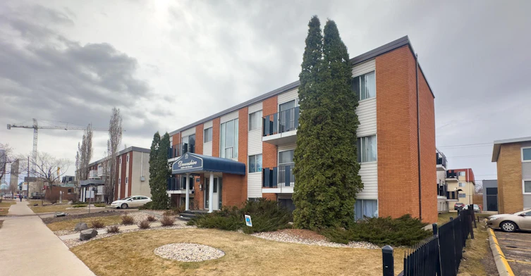 10630 108 Street Northwest, Edmonton, AB, T5H 3A1 - 11
