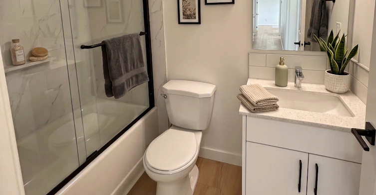 10630 108 Street Northwest, Edmonton, AB, T5H 3A1 - 6