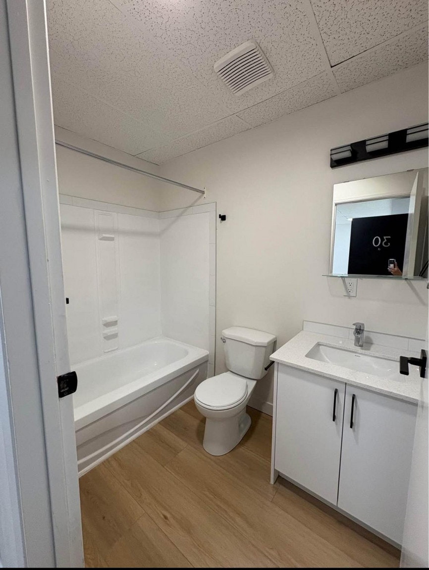 9903 105 Street NW, Edmonton, AB, T5K 0E5 - 4