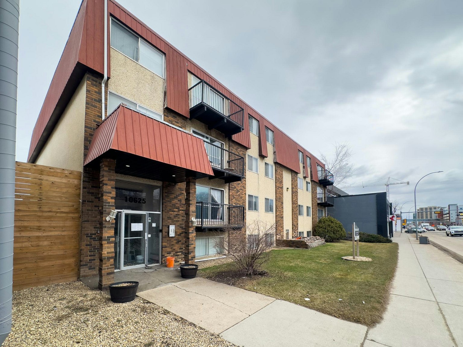 10625 109 Street Northwest, Edmonton, AB, T5H 3B5 - 10