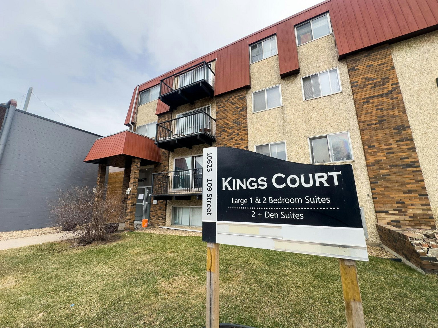 10625 109 Street Northwest, Edmonton, AB, T5H 3B5 - 9