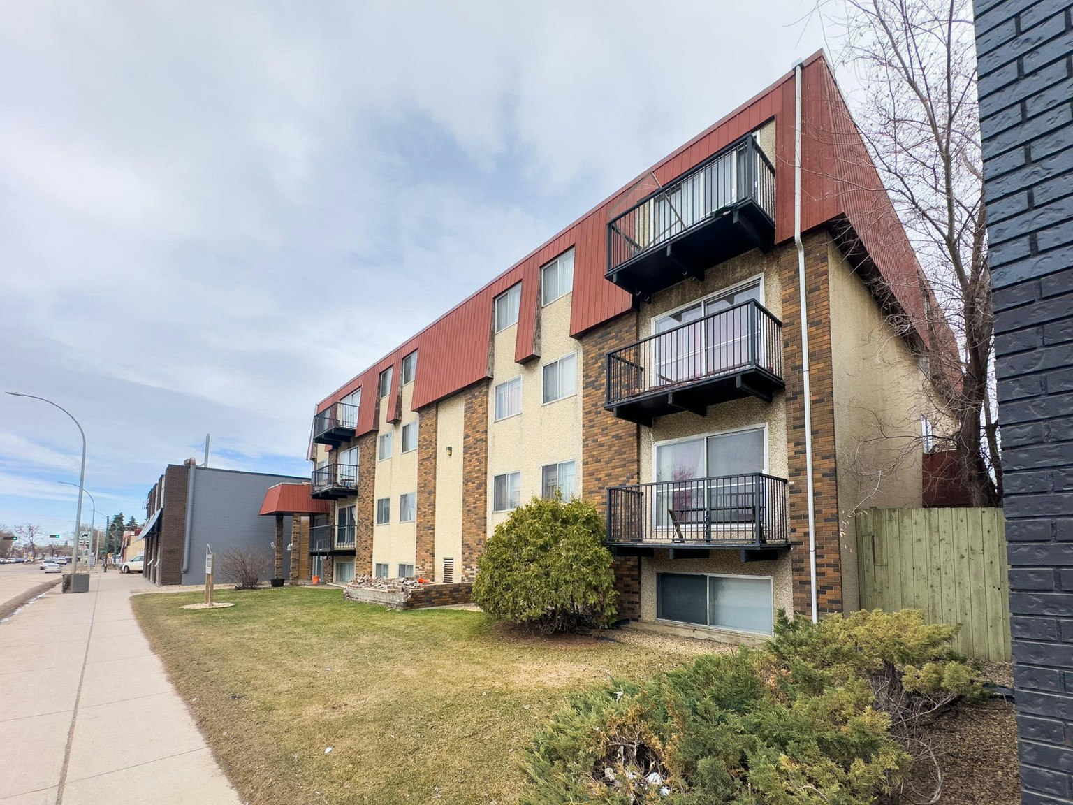 10625 109 Street Northwest, Edmonton, AB, T5H 3B5 - 8